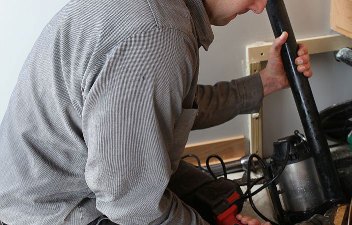 白茅湖农场简仓堵漏