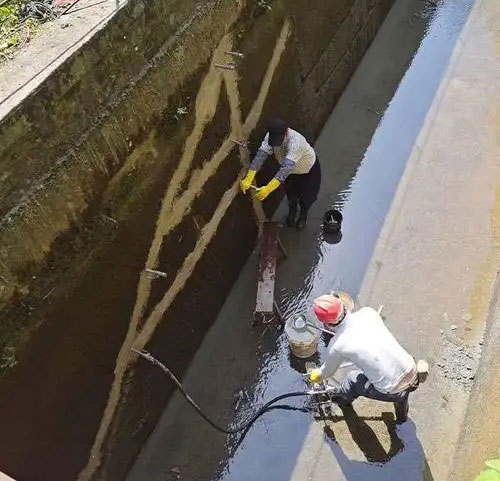 白茅湖农场污水池堵漏