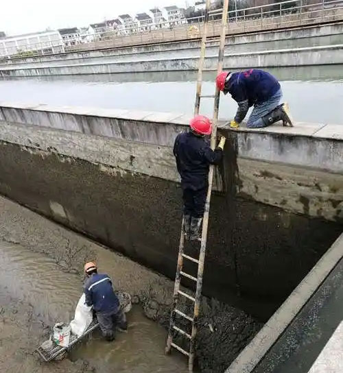 白茅湖农场污水池堵漏